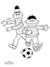 Bert en Ernie joacă fotbal