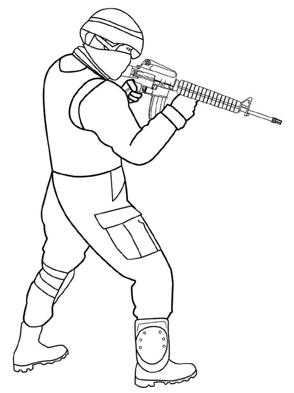 Soldat cu armă de colorat